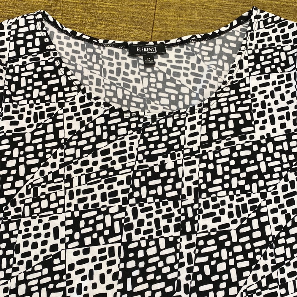Elementz 2X Black and White Lightweight Stretch Top Blouse